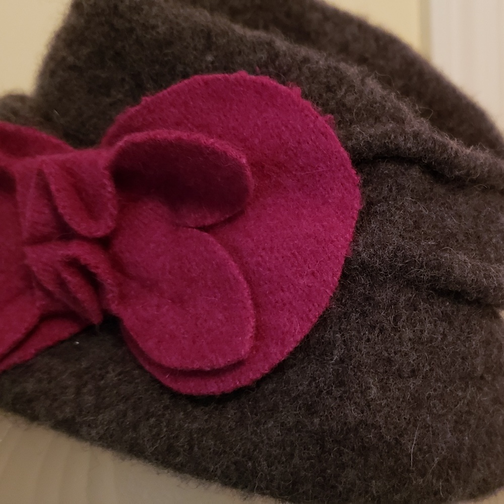 Cloche hat